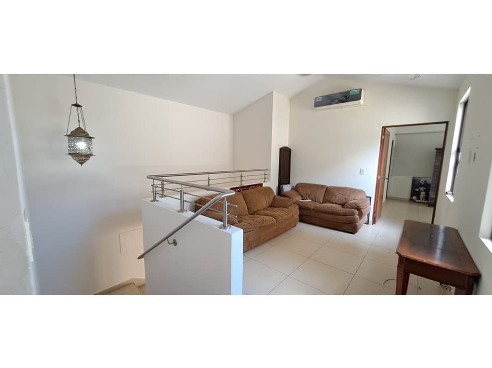 Venta de Casa , Amplia de 4 recámaras en River Valley!! — foto 5