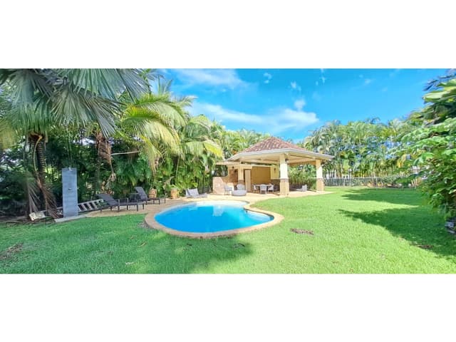 Casa en Venta con Piscina en Tucán Country Club.