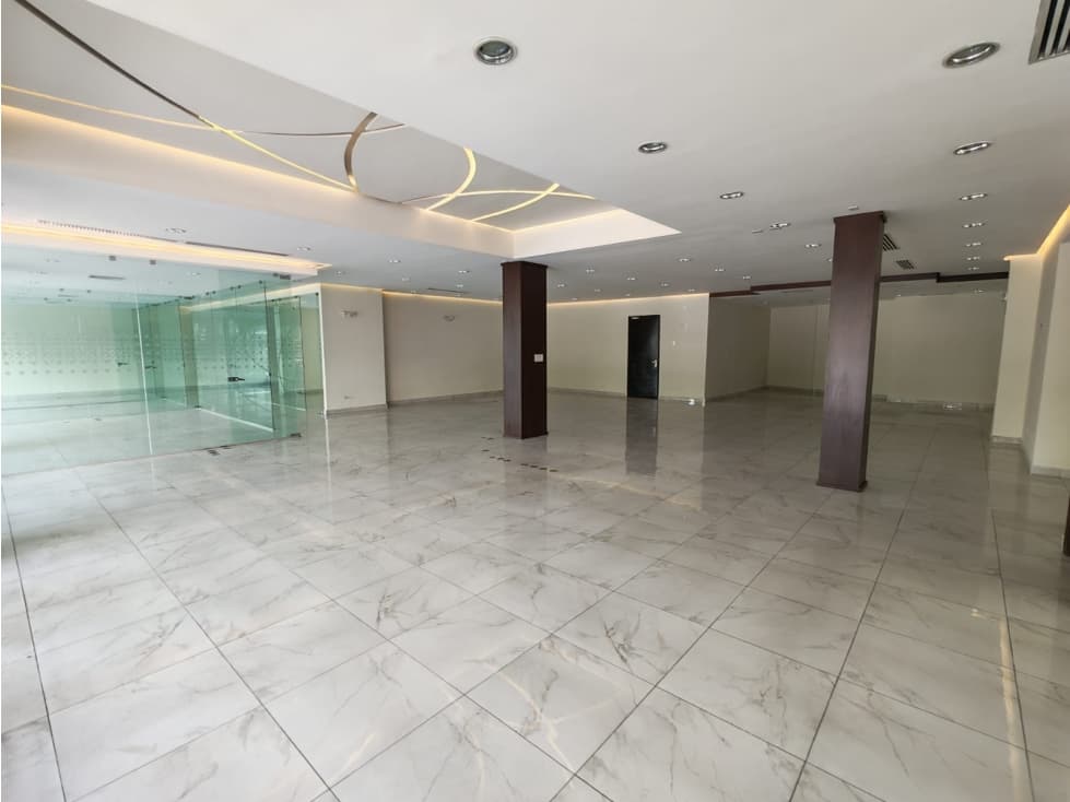 SE ALQUILA LOCAL COMERCIAL | VÍA ESPAÑA Y 12 DE OCTUBRE — foto 3