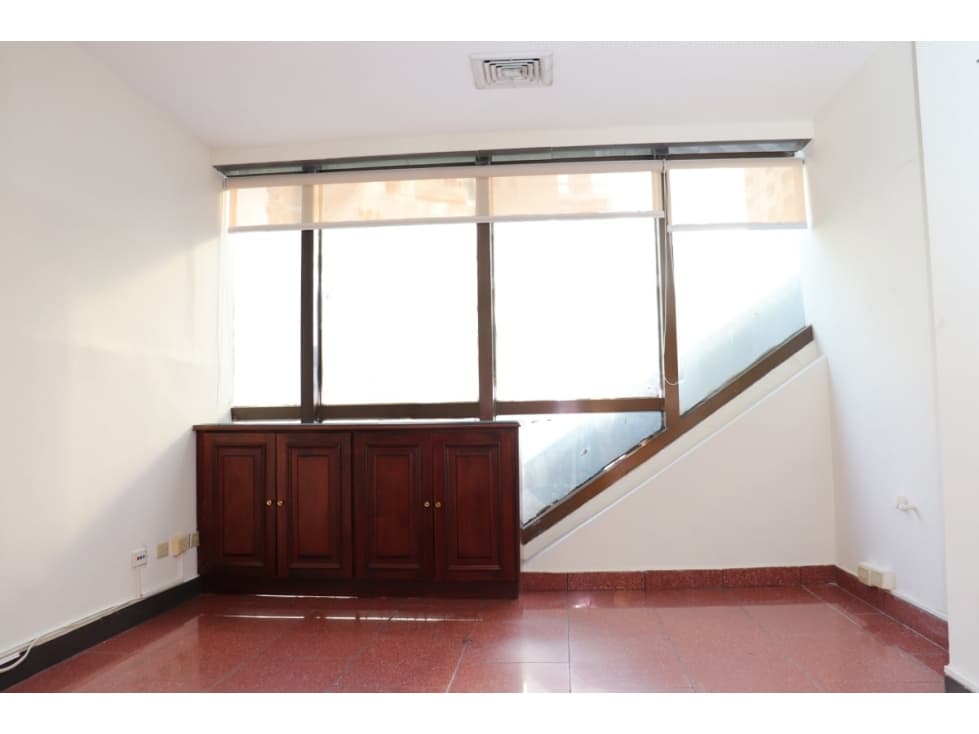Alquilo Oficina Torre Bac avenida Balboa 200m — foto 4