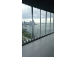 SE VENDE OFICINA CON VISTA AL MAR