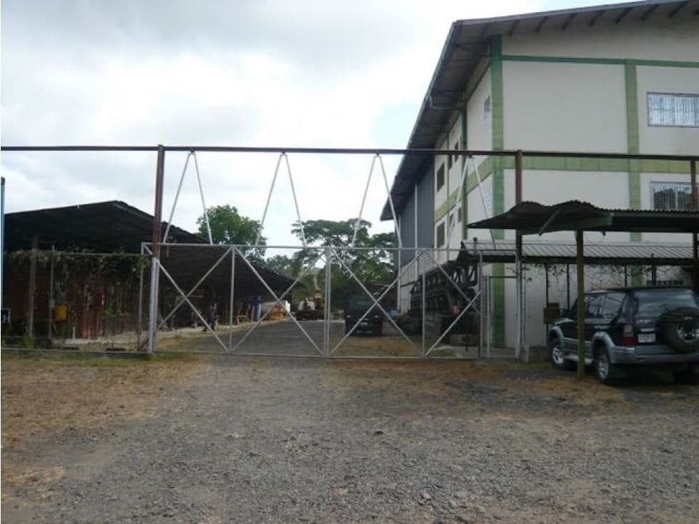 BODEGA EN VENTA Y ALQUILER | MILLA 13 | VIA PRINCIPAL — foto 1