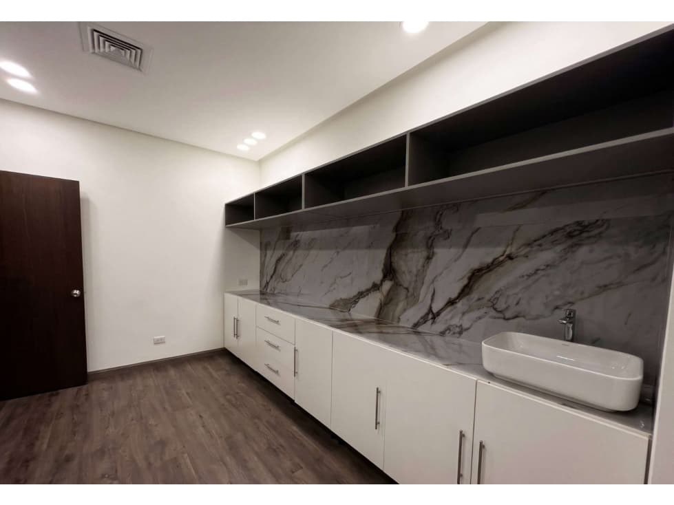 LOCAL EN ALQUILER | VIA BRASIL | LISTO PARA OCUPAR — foto 3