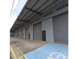 Se Alquilan bodegas en Chanis