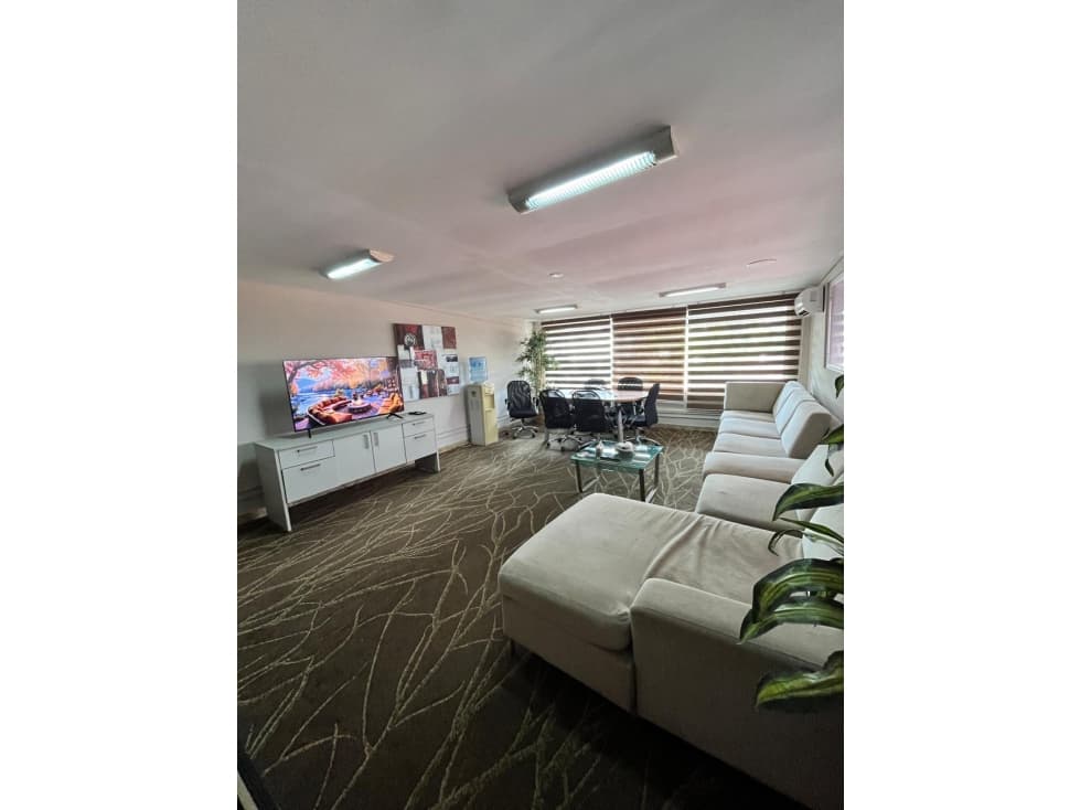 CASA CON LOCAL COMERCIAL — foto 4