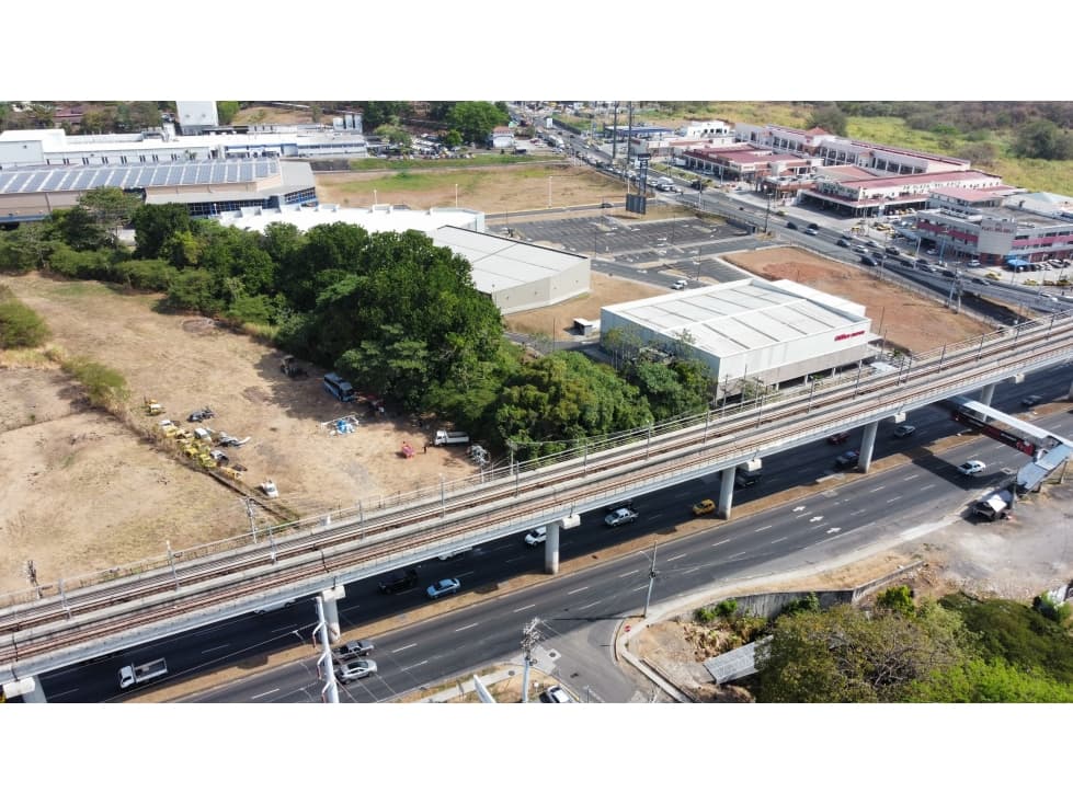 VENDO TERRENO EN AV. JUAN DIAZ — foto 1