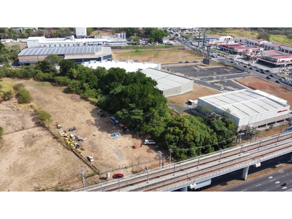 VENDO TERRENO EN AV. JUAN DIAZ — foto 3
