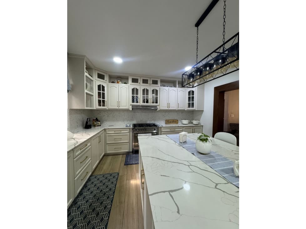 SE VENDE - CASA DE SEGUNDA - EN ALTOS DE PANAMA — foto 2