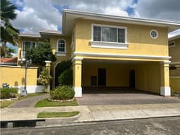 VENDO CASA EN PH COSTA DORADA EN COSTA DEL ESTE