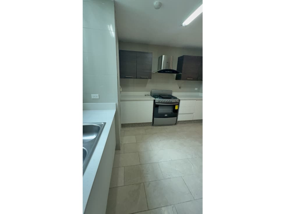 VENDO PH GRAND TOWER MODELO H EN PUNTA PACIFICA — foto 4