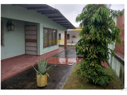 VENDO CASA CON AMPLIO PATIO ATRAS EN CARRASQUILLA