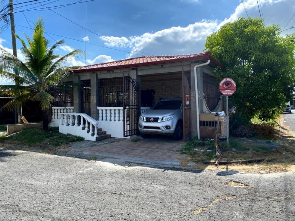 VENDO CASA DE ESQUINA EN NUEVO TOCUMEN — foto 1