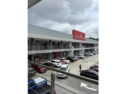 ALQUILO O VENDO LOCAL PLAZA CENTENNIAL PLANTA ALTA