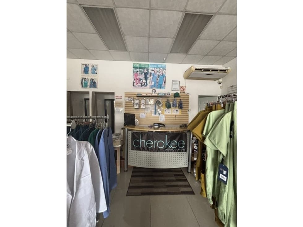 ALQUILO O VENDO LOCAL PLAZA CENTENNIAL PLANTA ALTA — foto 2