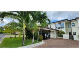 Casa de Lujo en Venta en Buenaventura Frente a la Laguna | JAC-M