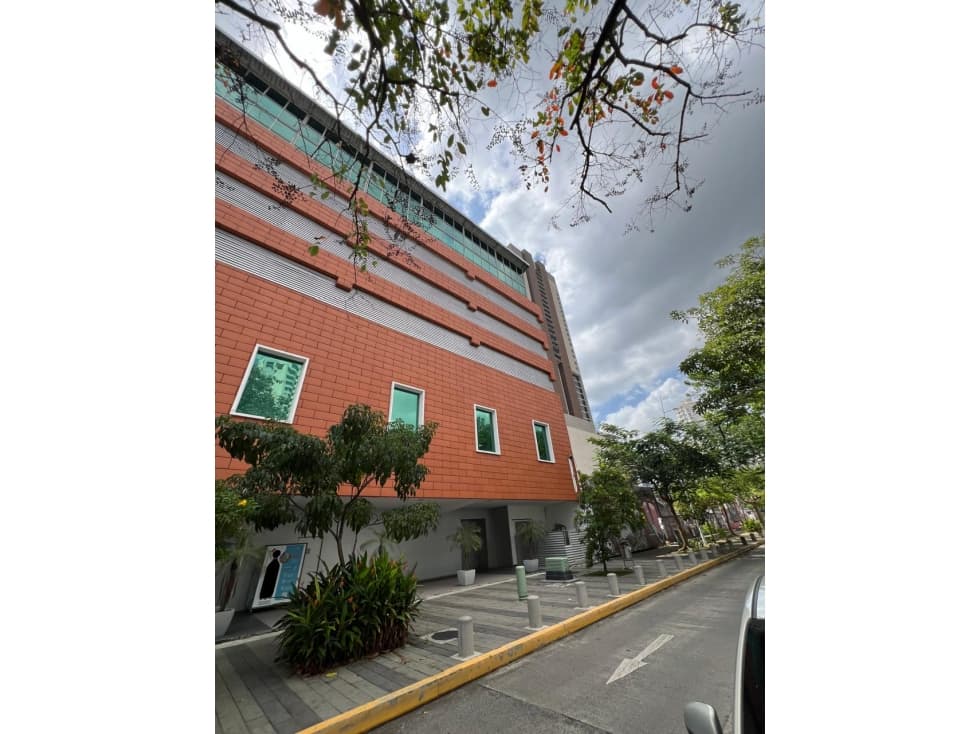 VENTA DE EDIFICIO DE OFICINAS EN MARBELLA — foto 1