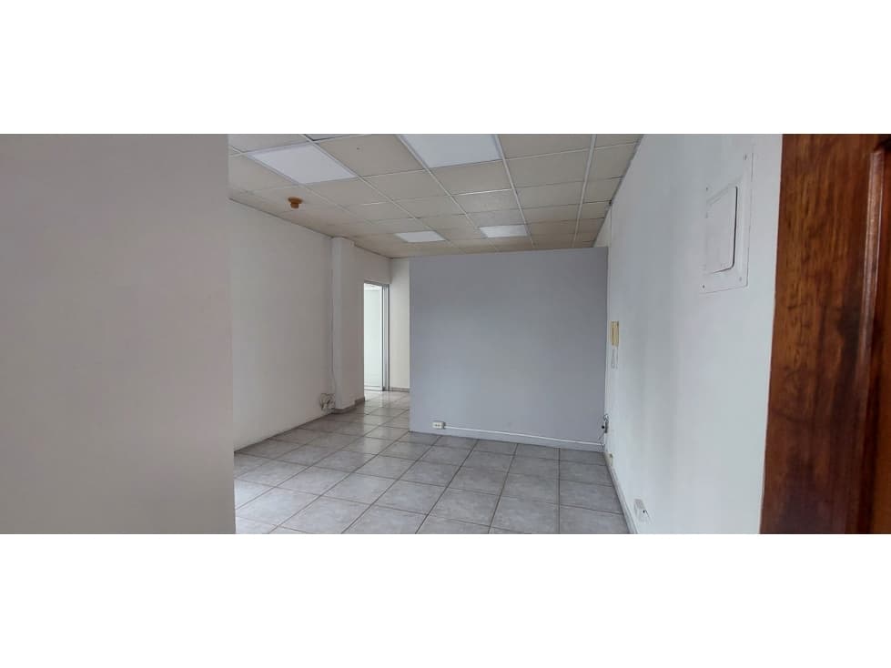 ALQUILER DE LOCAL COMERCIAL - CALLE 50 - PH CENTROLUM — foto 2