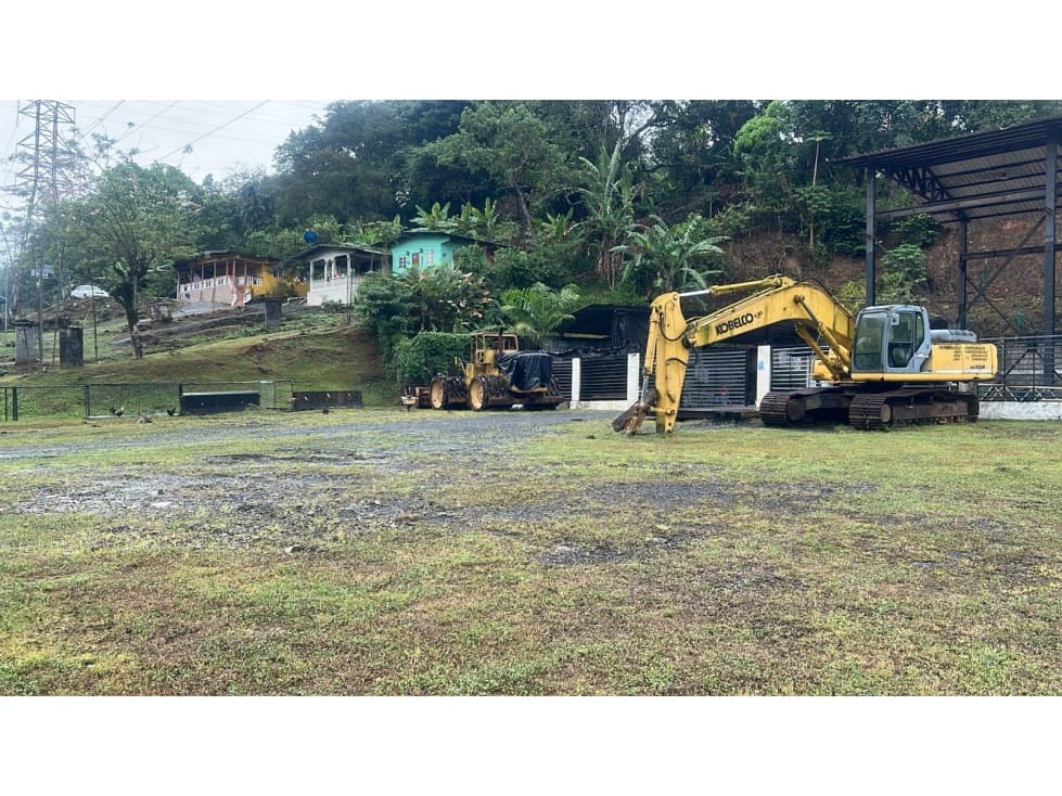 LOTE EN VENTA EN CHILIBRE CON MAQUINARIA — foto 2
