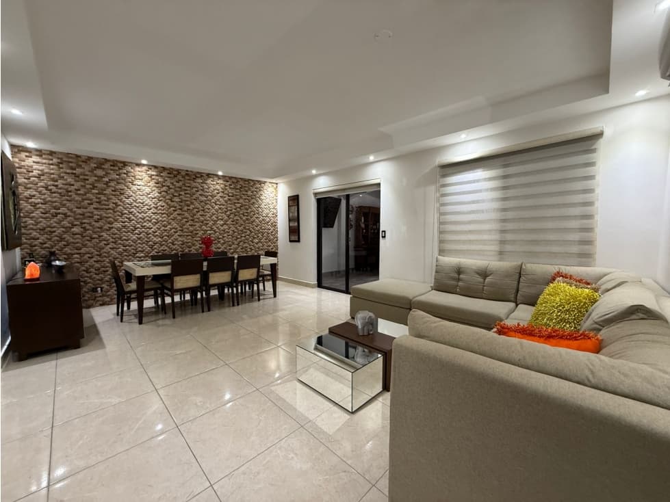 VENTA DE CASA EN VERSALLES REMODELADA CON PISCINA COSTA SUR — foto 3