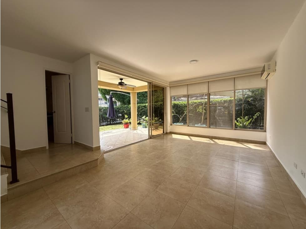 ALQUILER DE CASA EN CLAYTON - PH EMBASSY GARDEN — foto 3