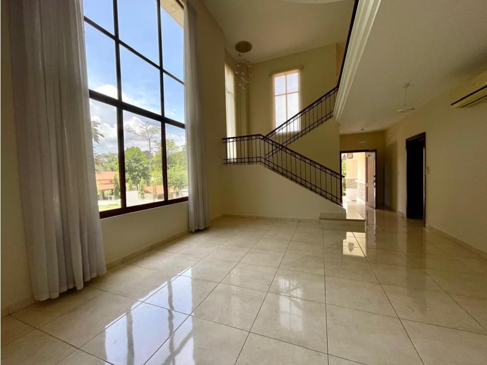 VENTA DE CASA EN CLAYTON - PH LOS SENDEROS CON DOBLE LOTE — foto 3