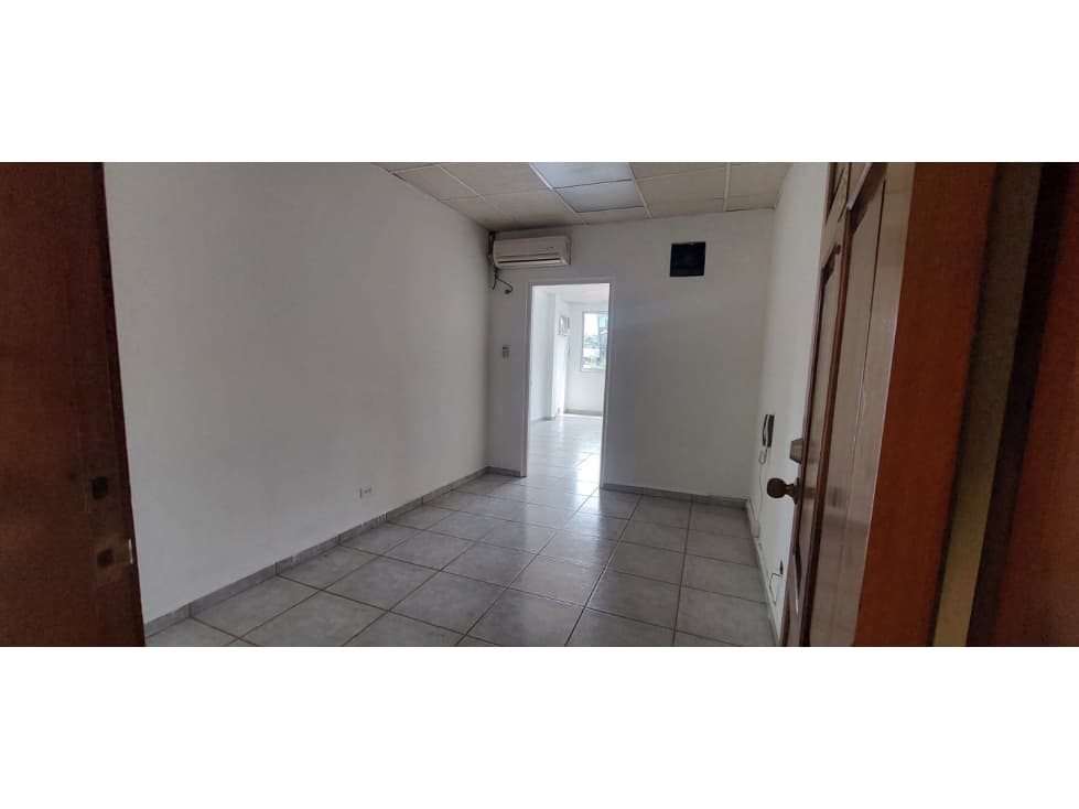 ALQUILER DE LOCAL COMERCIAL - CALLE 50 - PH CENTROLUM — foto 3