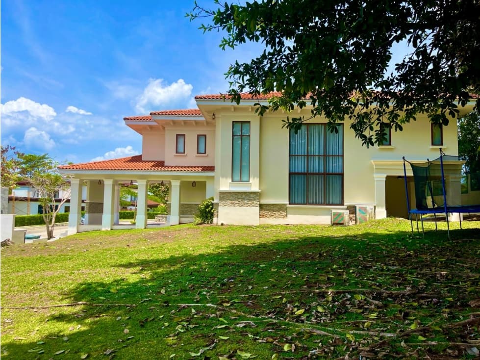 VENTA DE CASA EN CLAYTON - PH LOS SENDEROS CON DOBLE LOTE — foto 1