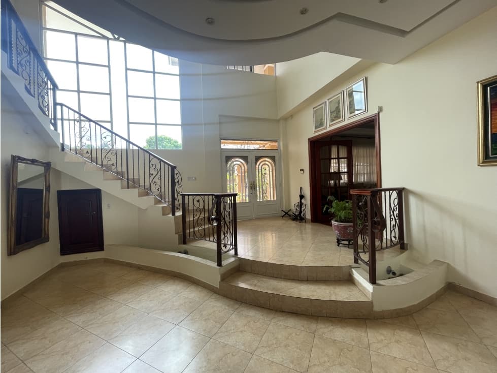 Venta de casa en Las Cumbres remodelada — foto 3