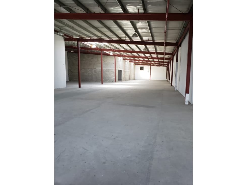 ALQUILER BODEGA 1800MTRS PARQUE INDUSTRIAL COSTA DEL ESTE EV — foto 3