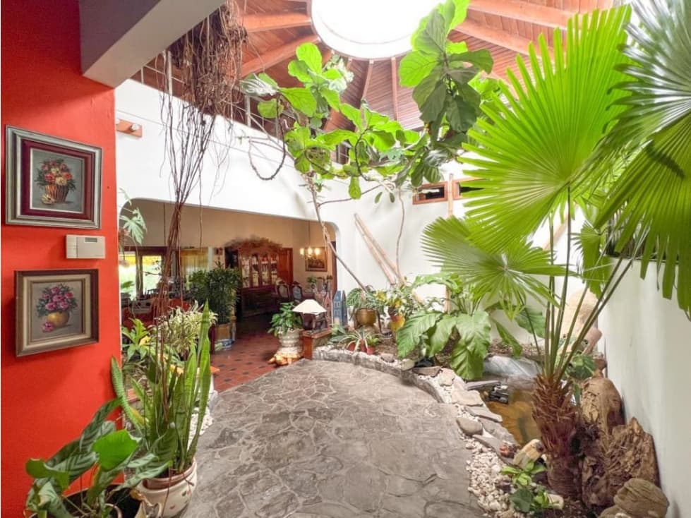 VENTA DE CASA CON JARDIN 737MTS LOS ANGELES BETHANIA — foto 6