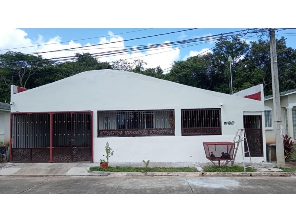 SE VENDE CASA REMODELADA CON CUARTOS DE ALQUILER MYP — foto 1