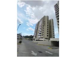 VENTA DE APARTAMENTO CON TERRAZA PRIVADA EN PH TORRES DE ESPAÑA AK
