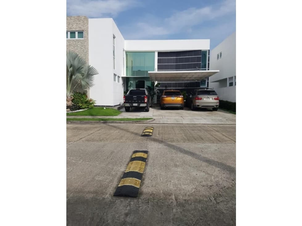 SE VENDE CASA DE 345 M2 DE CONSTRUCCIÓN, EN COSTA SUR — foto 1