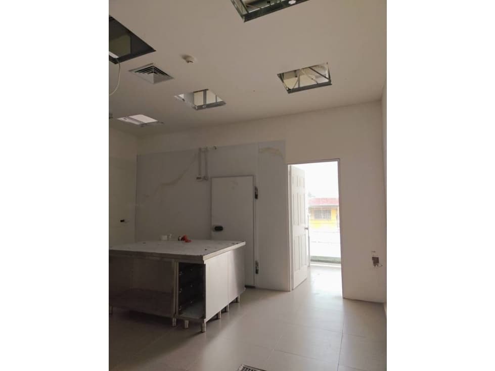 ALQUILER LOCAL COMERCIAL CON TERRAZA SAN FRANCISCO PLAZA 68 — foto 3