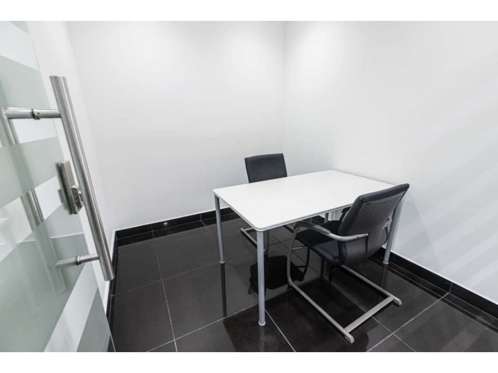 OFICINA 100M2 TOTALMENTE EQUIPADO OFFICE ONE AMOBLADA EN OBARRIO YL — foto 5