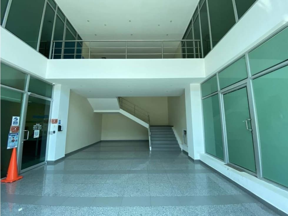 ALQUILER DE OFICINAS DESDE 300m2 HASTA 1,800m2 — foto 2