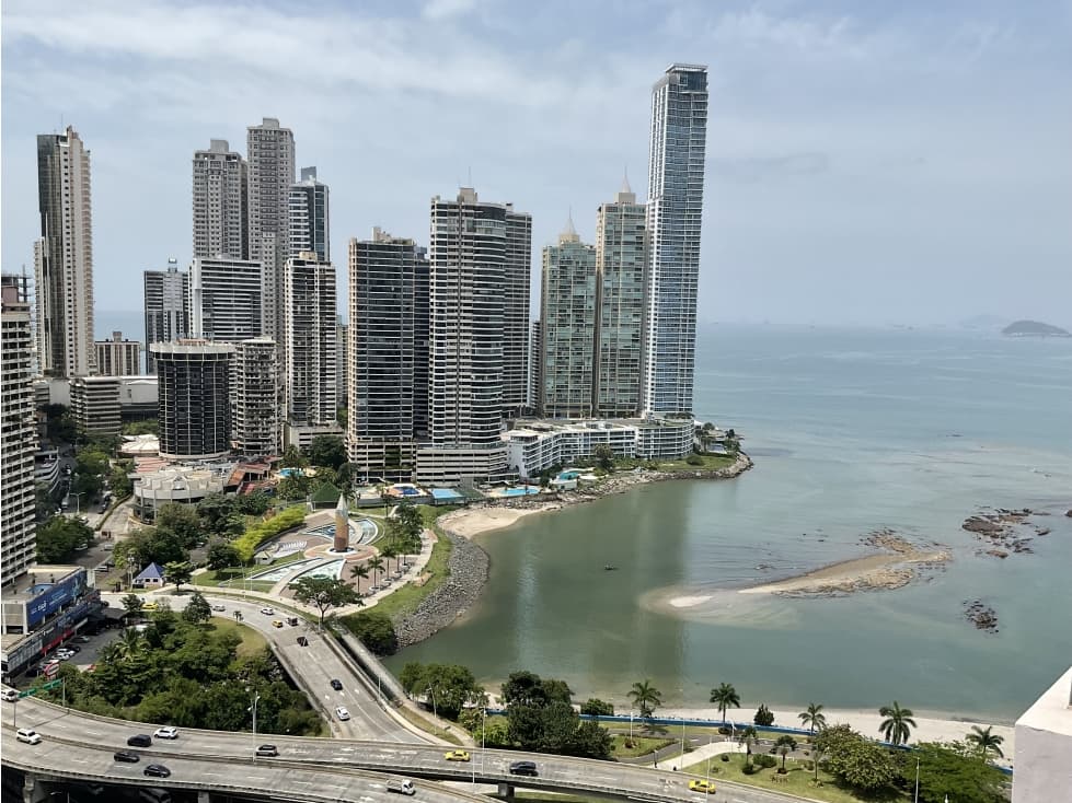 VENDO APARTAMENTO FRENTE AL MAR (AVE.BALBOA) — foto 4