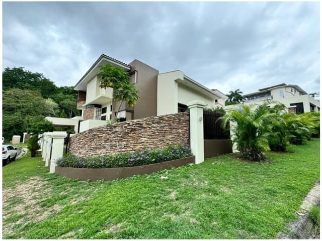 ALQUILER CASA EN CLAYTON AMOBLADA CON PISCINA MLD