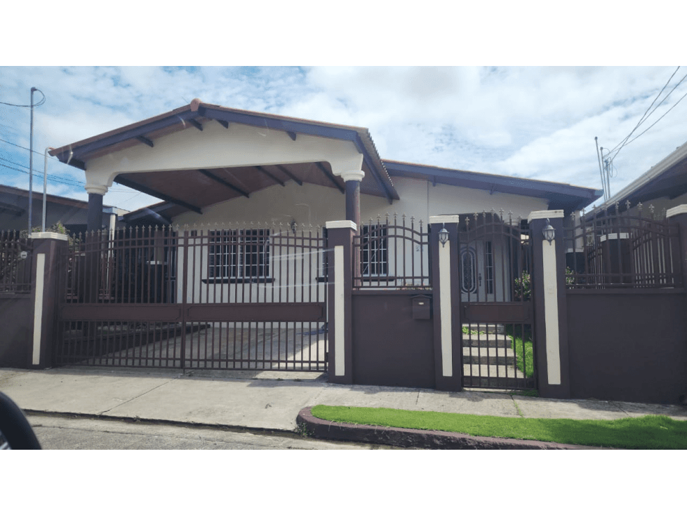 VENTA DE CASA DE 324M2 EN TERRAZAS DE BRISAS DEL GOLF AQ — foto 1