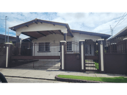 VENTA DE CASA DE 324M2 EN TERRAZAS DE BRISAS DEL GOLF AQ
