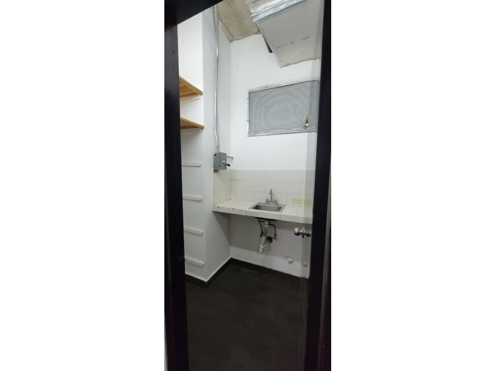VENTA DE OFICINA CON DIVISIONES EN EL DORADO — foto 2