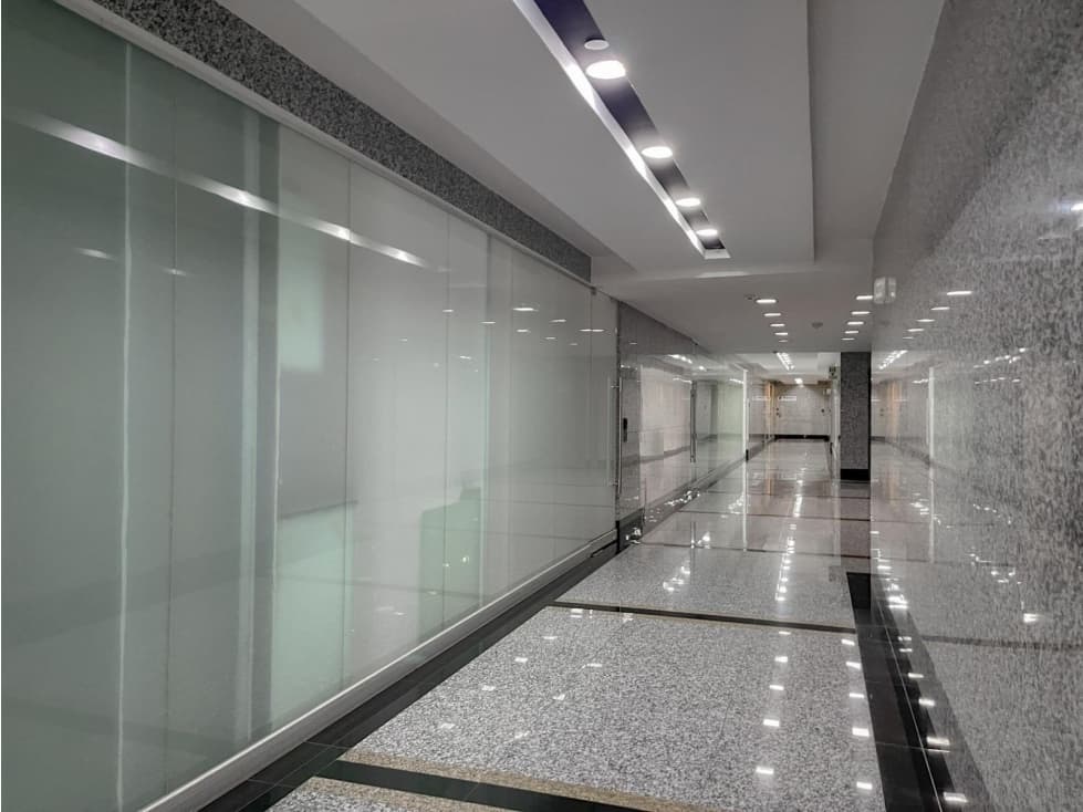 ALQUILER DE OFICINA TORRE BICSA — foto 1