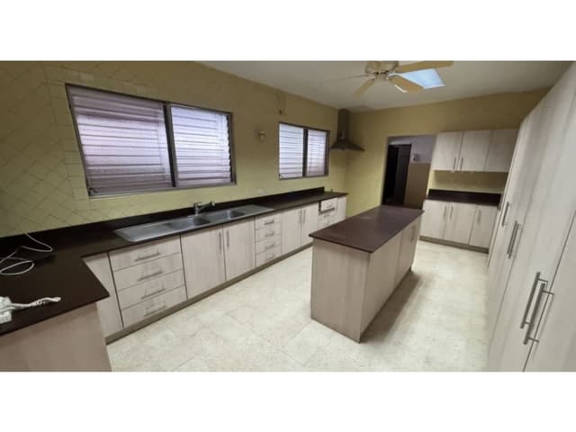 VENTA DE CASA CON 1.000 M2 DE TERRENO EN EL CARMEN, BELLA VISTA AQ