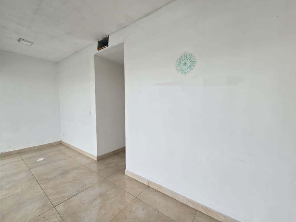 ALQUILER DE LOCAL COMERCIAL EN LA PLAZA MILLENIUM PARK TRANSISMICA — foto 4