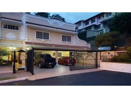 VENTA DE LUJOSA Y AMPLIA CASA EN MIRAFLORES 380M2