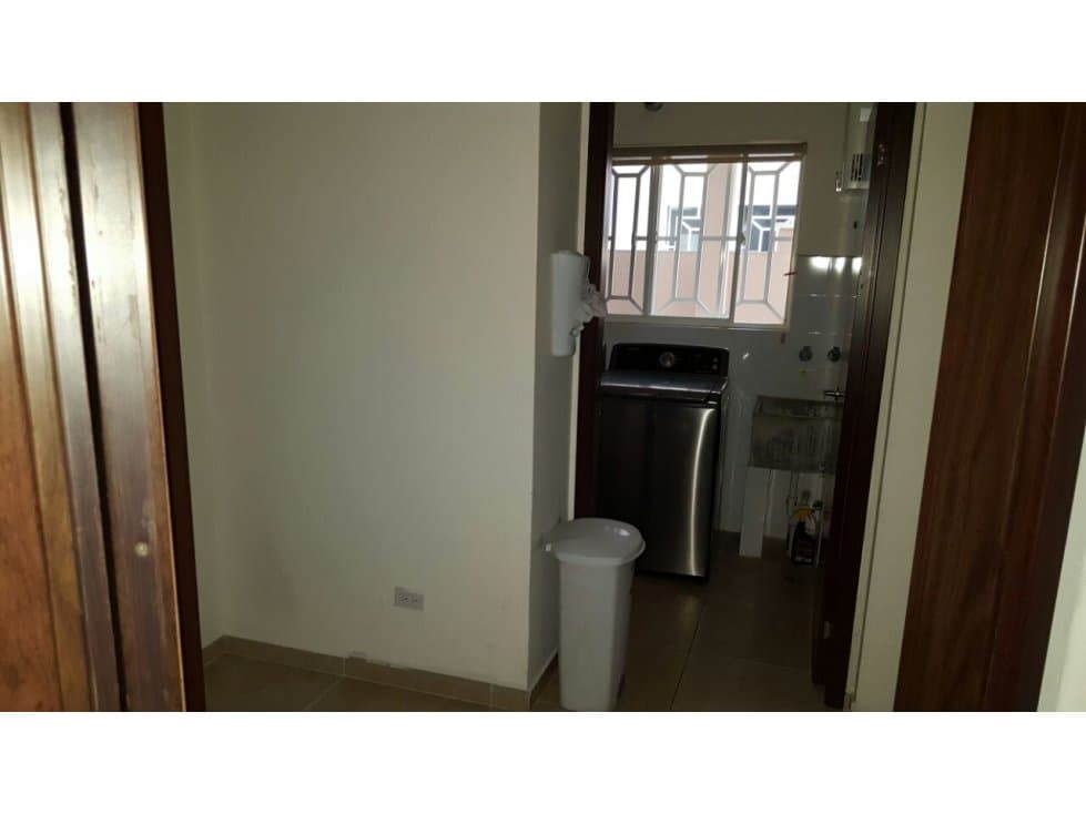 VENDO HERMOSA CASA DE ALTOS DEL COUNTRY — foto 4