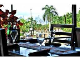 OPORTUNIDAD ALQUILER DE LOCAL EN CASA CLUB AMADOR CAUSEWAY