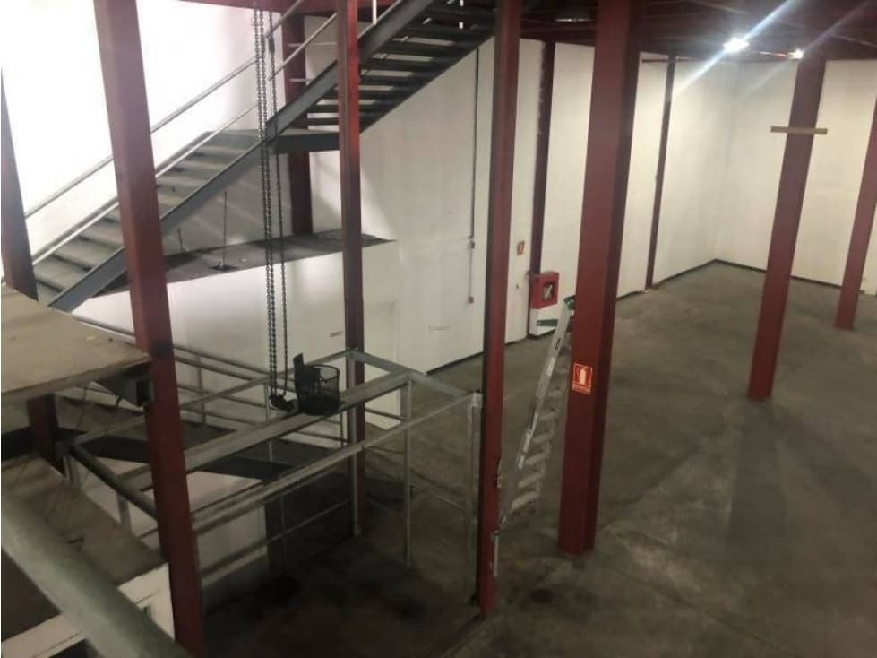 ALQUILER BODEGA 1800MTRS PARQUE INDUSTRIAL COSTA DEL ESTE EV — foto 2