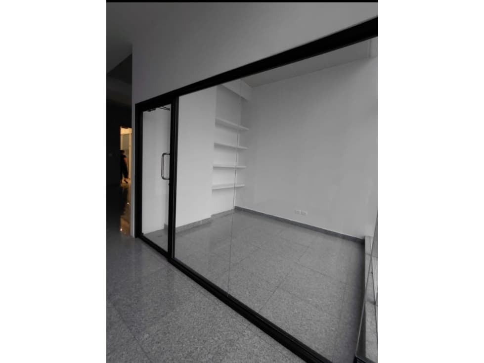 ALQUILER OFICINA AMOBLADA EN PLAZA HABITATS — foto 2