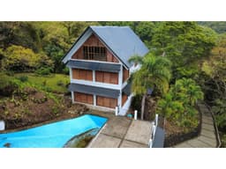 VENTA DE CASA CON CABAÑA Y PISCINA ALTOS DEL MARIA 7030 METROS2